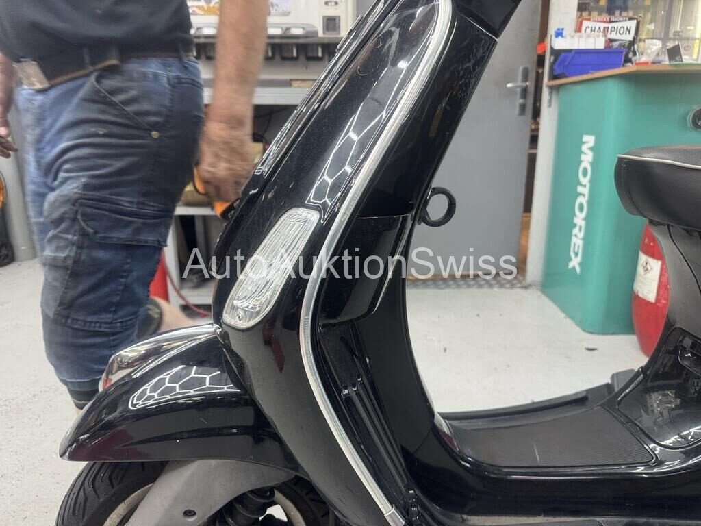 895 Piaggio (Vespa) Vespa 125 i.e