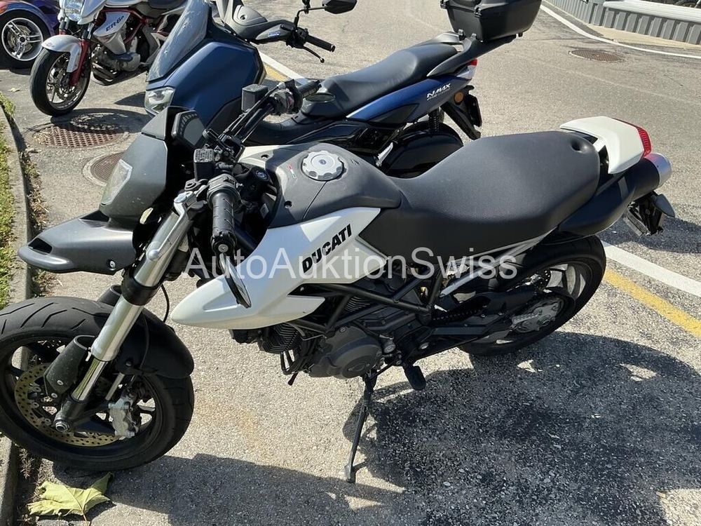 Ducati Hypermotard 796
