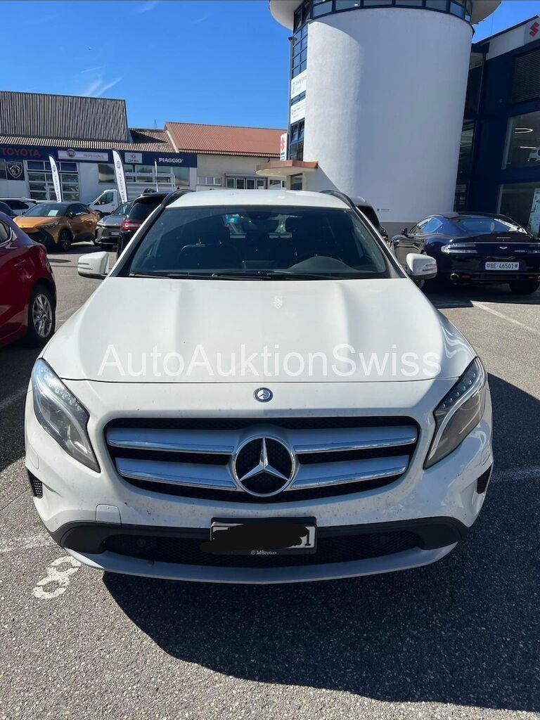 Mercedes Benz GLA 200