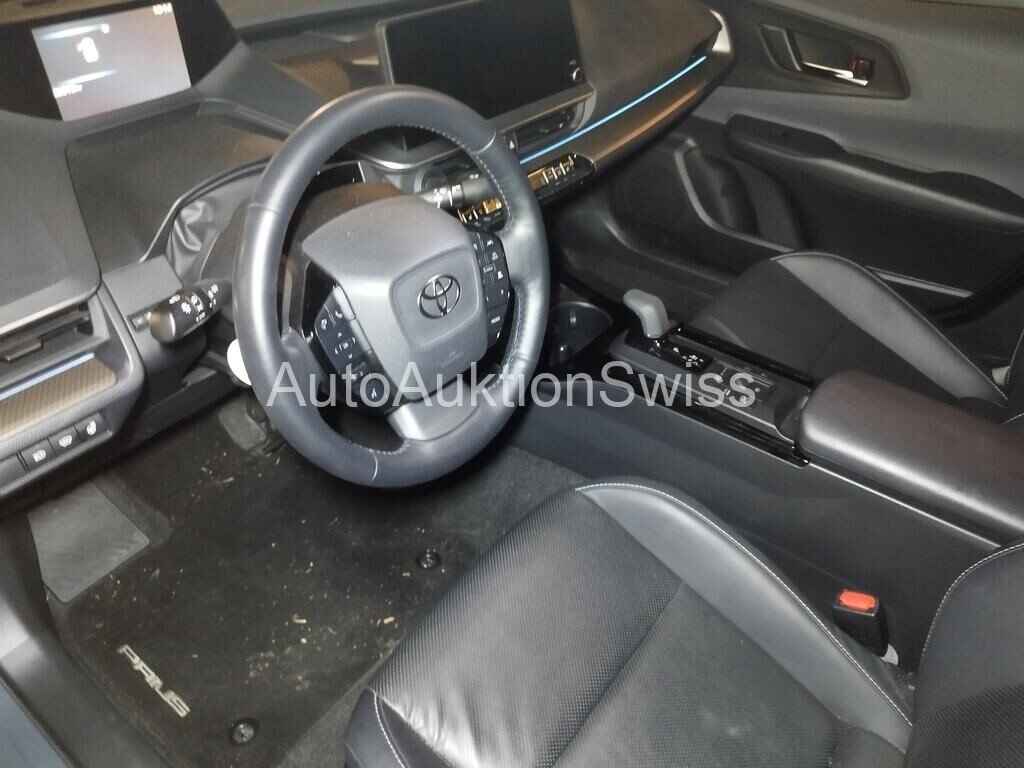 TOYOTA Prius PHEV