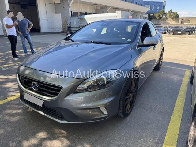 Volvo V40 2.0 D3 Momentum R-Design S/S