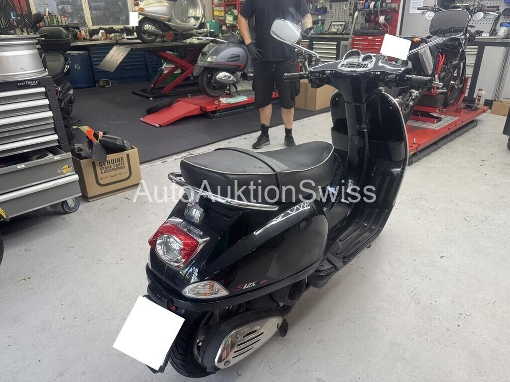 895 Piaggio (Vespa) Vespa 125 i.e