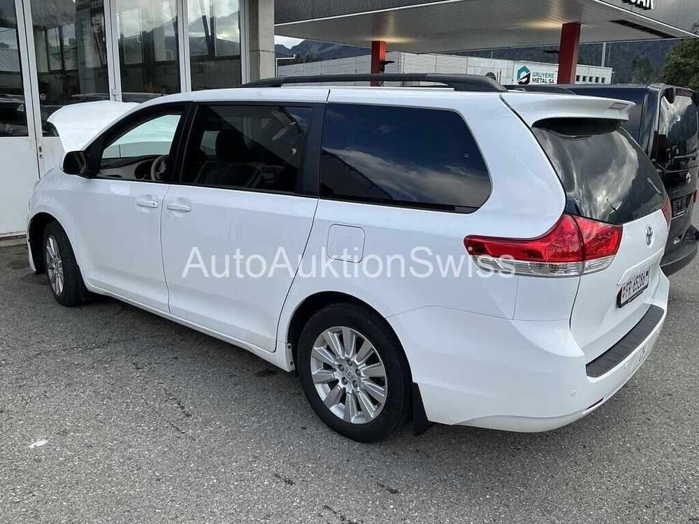 Toyota Sienna AWD