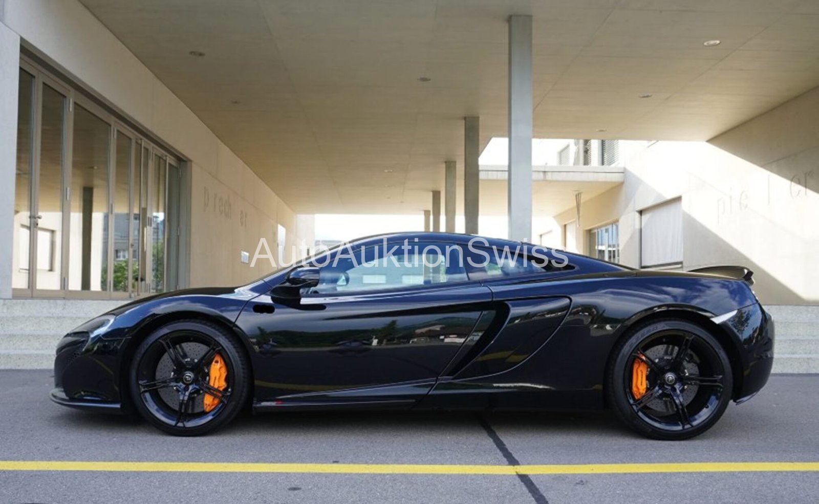 MC LAREN 650S Coupé 3.8 V8 Carbon Black SSG [ P1 Carbon Racing Seat ] [ Carbon Fibre Interior ] [ Alcantara Trim / Contrast Stitching ]