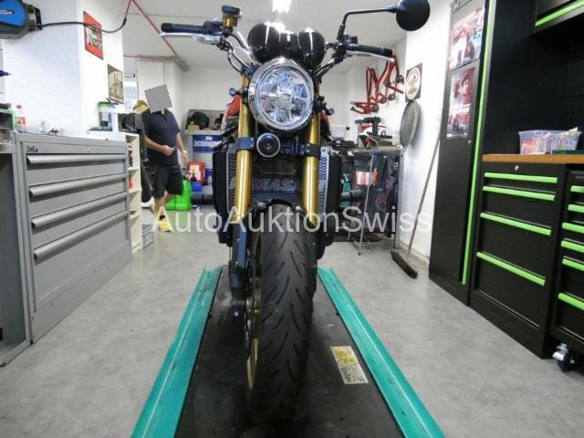 Kawasaki Z900RS Moto
