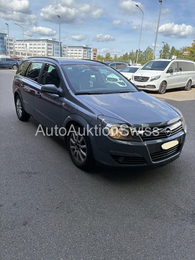 Personenwagen 0pelAstraH18Cvan