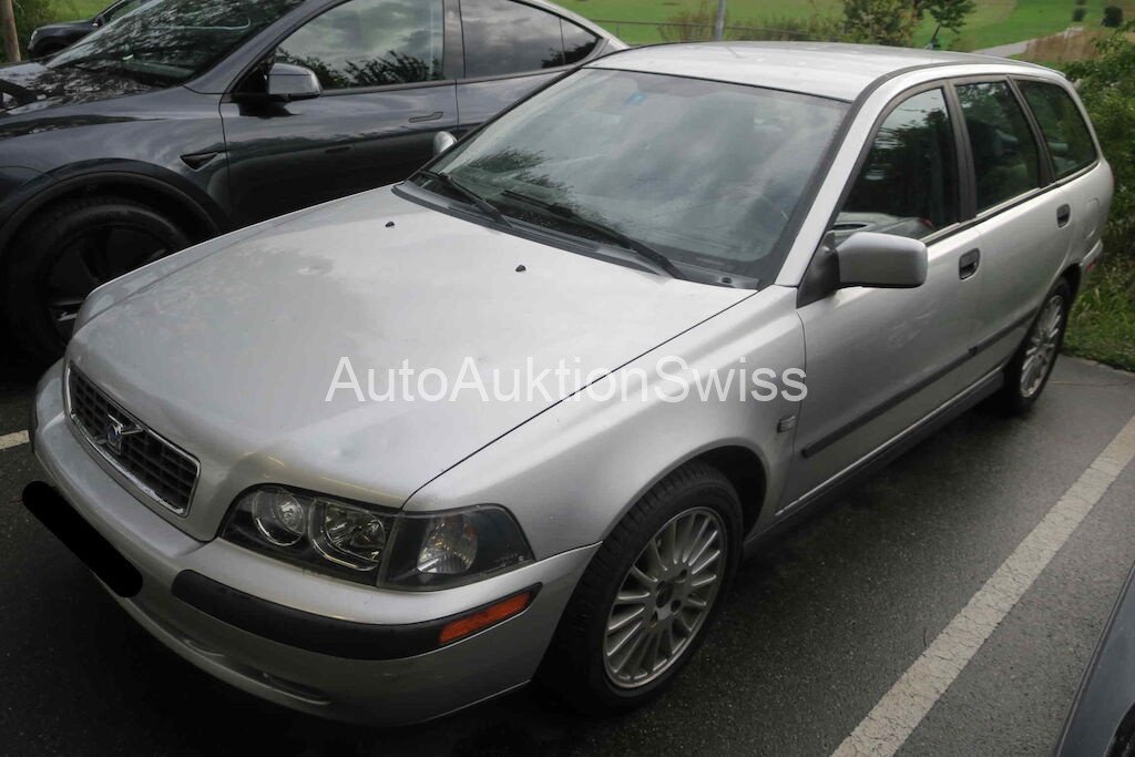VOLVO V40 1.8