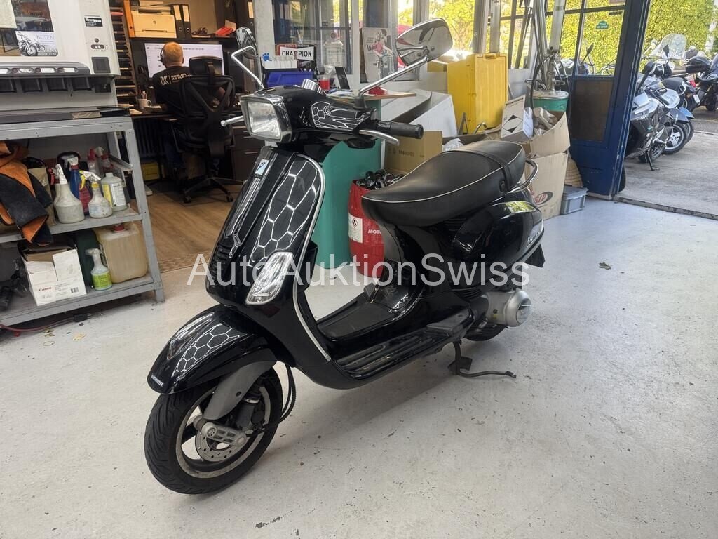 895 Piaggio (Vespa) Vespa 125 i.e