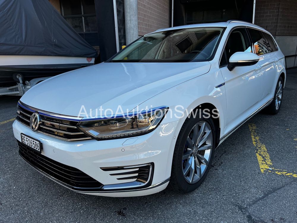 VW Passat GTE V