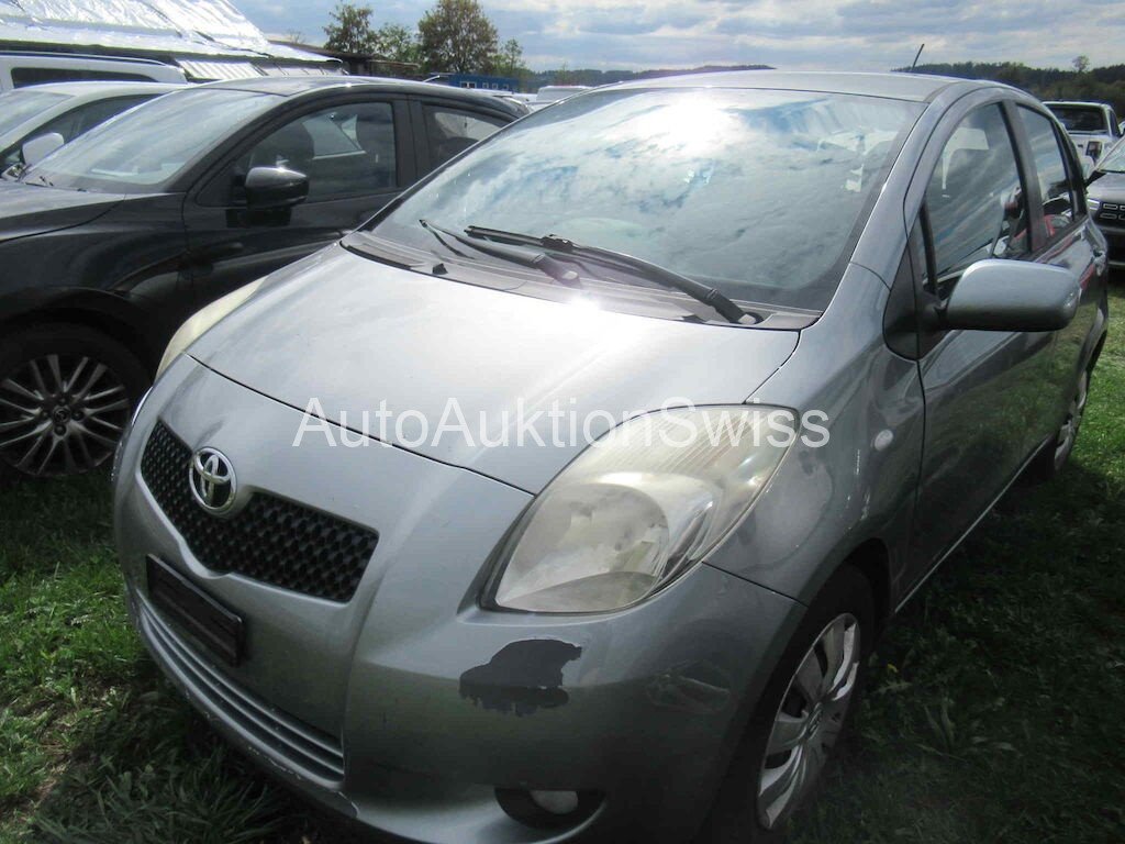 TOYOTA YARIS 1.3 LINEA LUNA