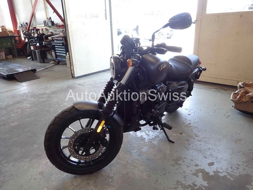 HYOSUNG GV 300 BOBBER