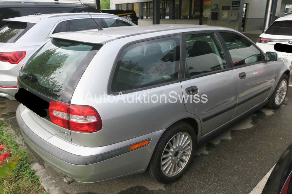 VOLVO V40 1.8