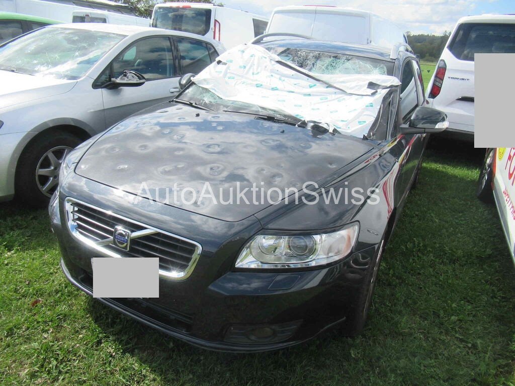 VOLVO V50 2.4 MOMENTUM