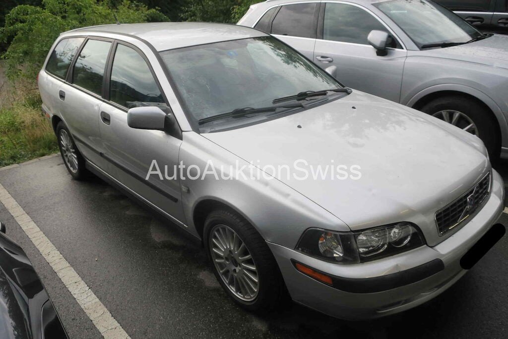 VOLVO V40 1.8
