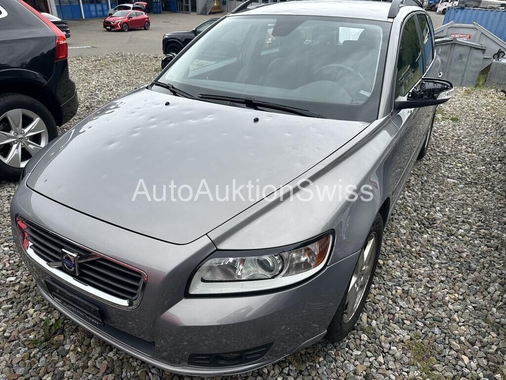 VOLVO V50 2.0D Momentum 136 PS