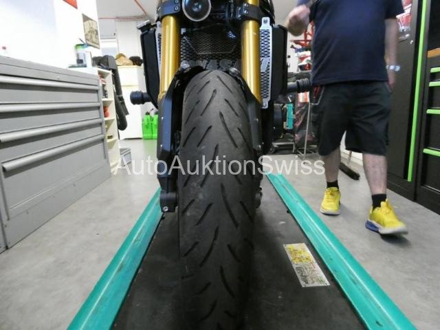 Kawasaki Z900RS Moto