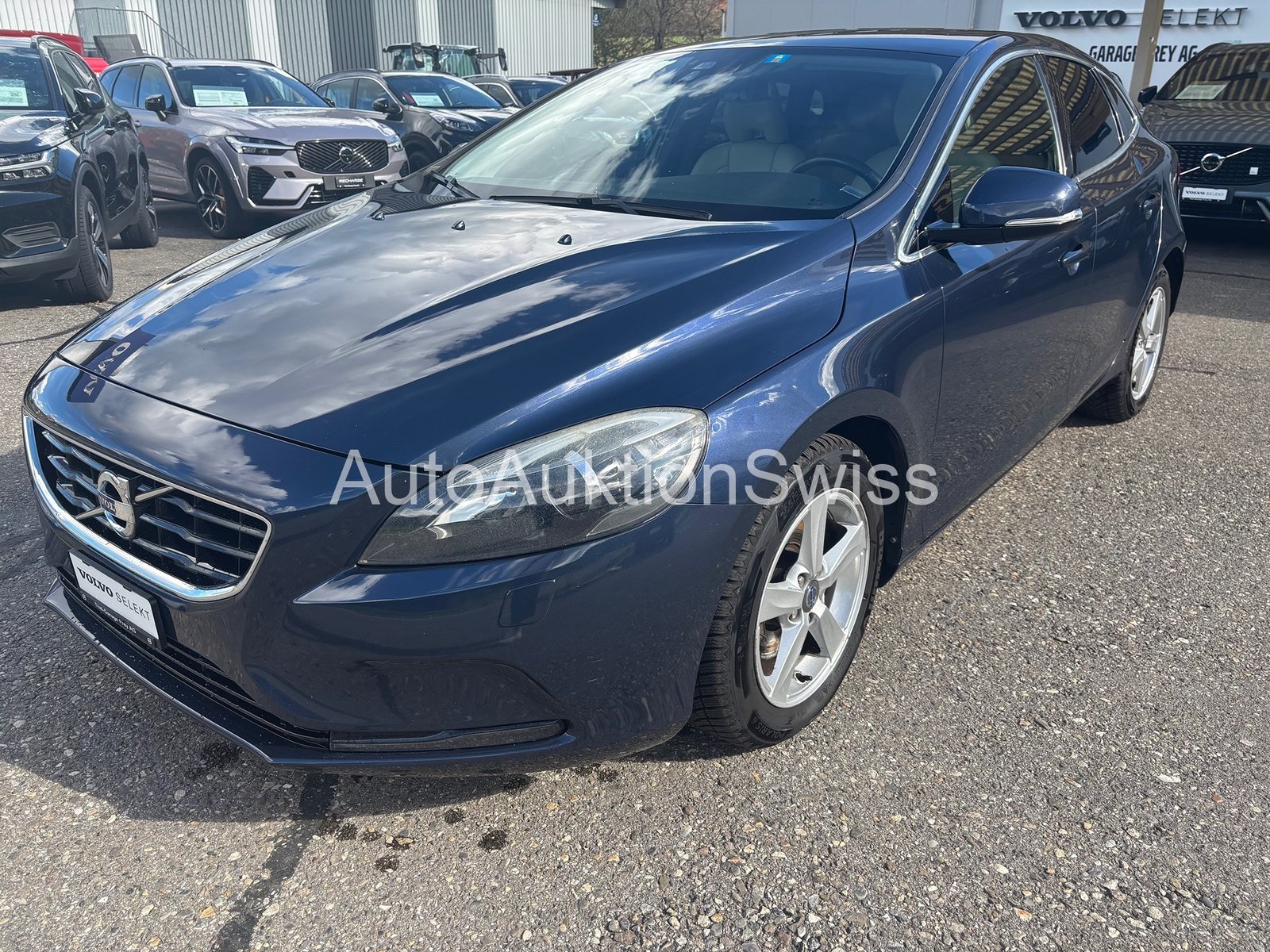 VOLVO V40 T3