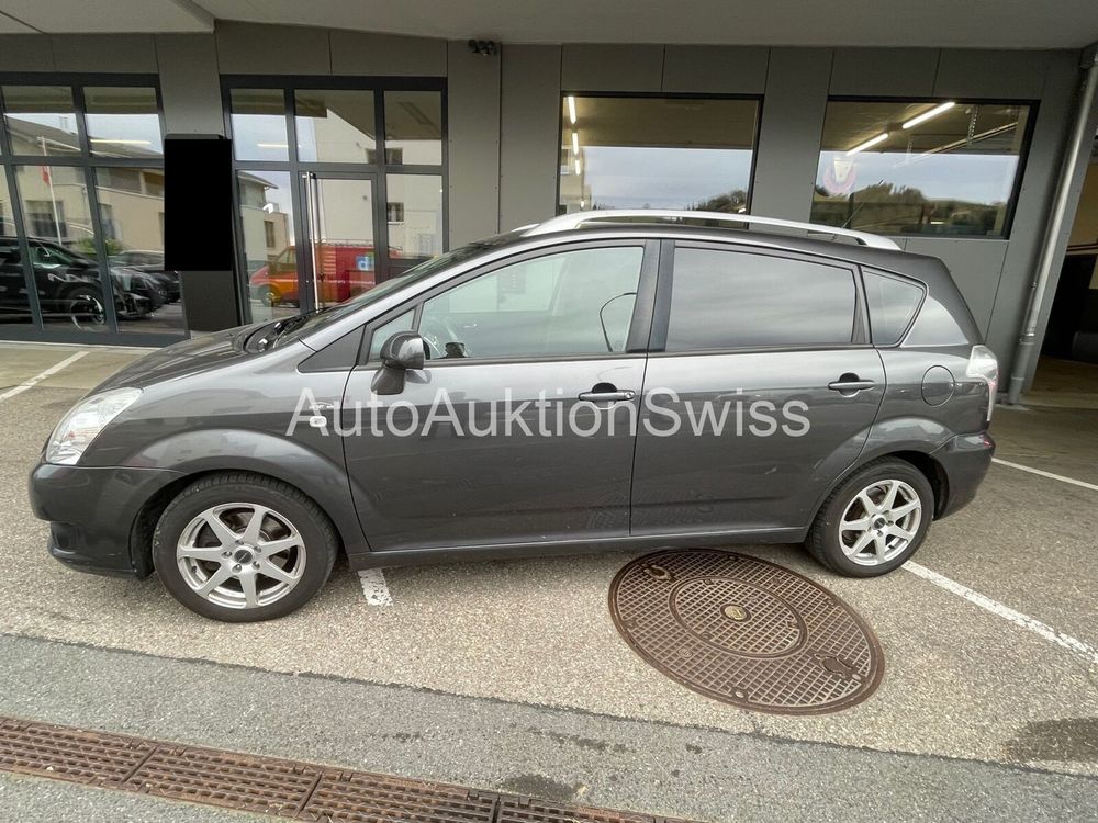 TOYOTA CorollaVerso 2.2