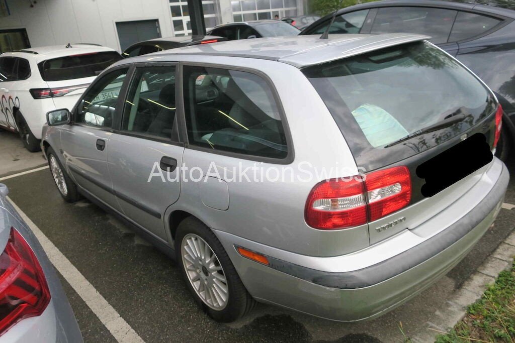VOLVO V40 1.8