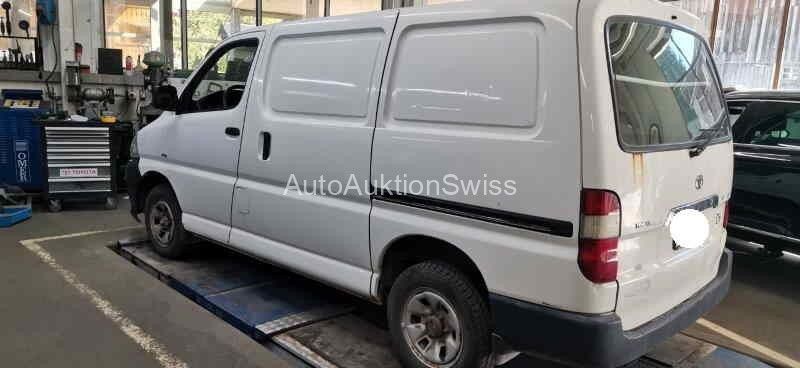 TOYOTA HIACE D-4D VAN 4WD SWB
