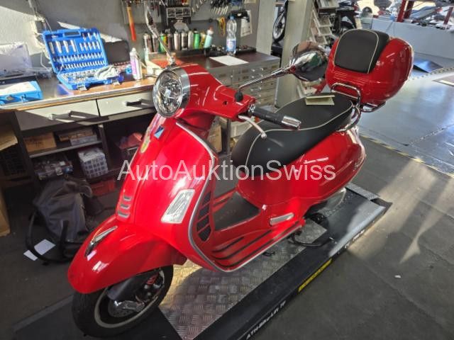 Piaggio Vespa GTS 300