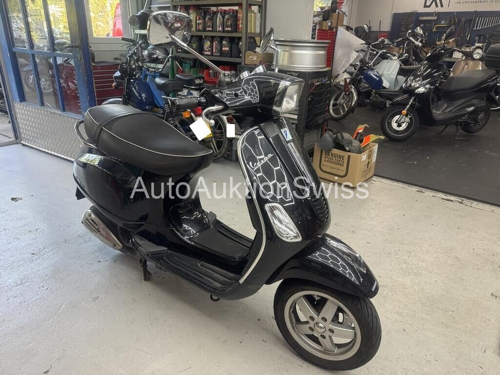 895 Piaggio (Vespa) Vespa 125 i.e