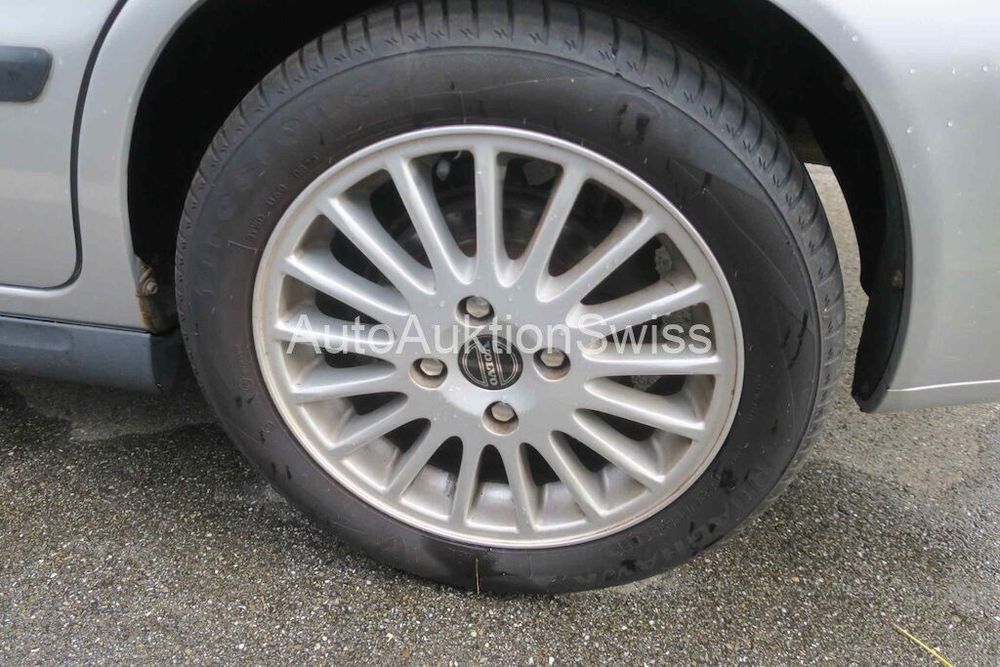 VOLVO V40 1.8
