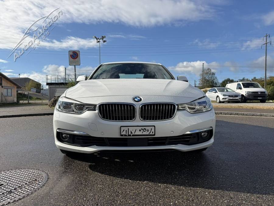 BMW 330e