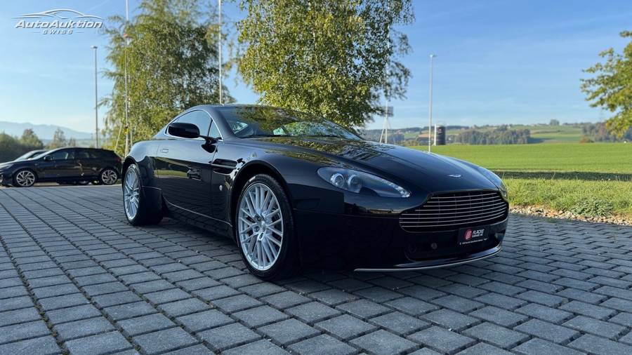 ASTON MARTIN V8 Vantage