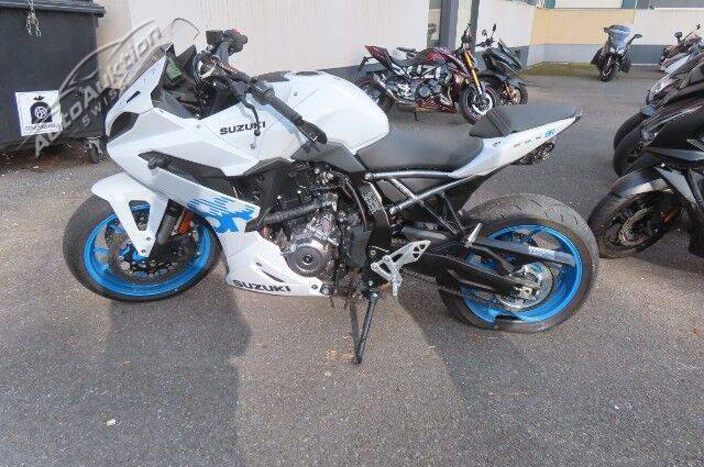 Suzuki GSX-8R .