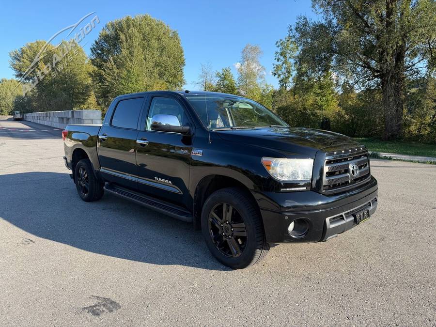 TOYOTA Tundra