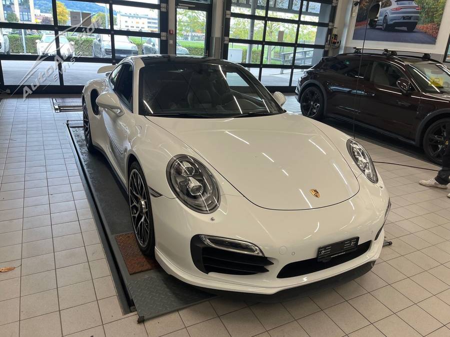 PORSCHE 911 Turbo S