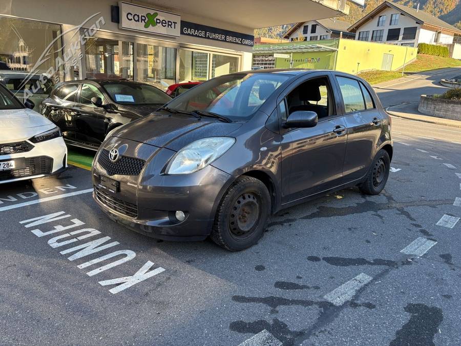 TOYOTA Yaris 1.3