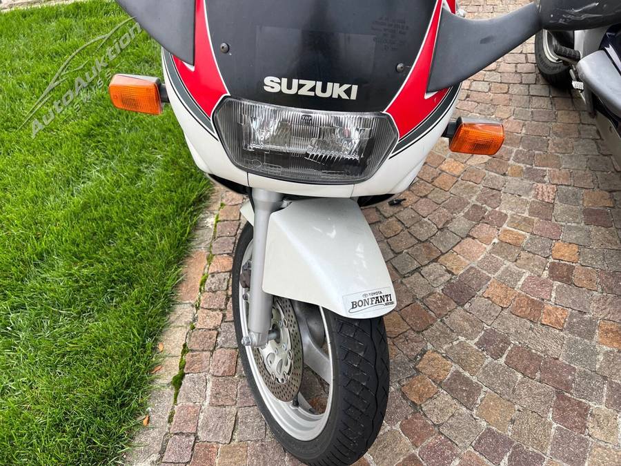 SUZUKI GSX 750 F