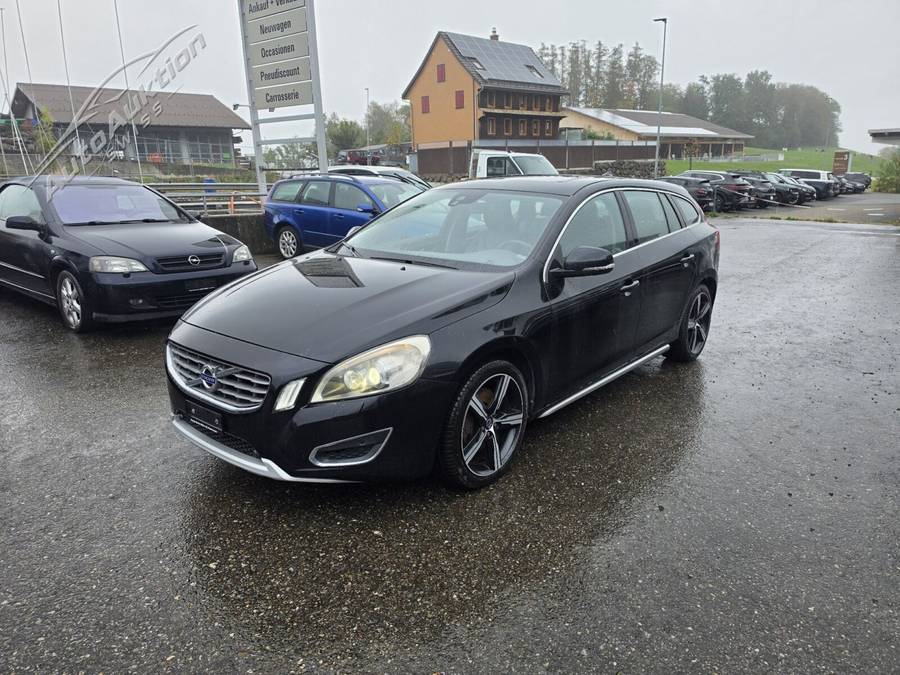 VOLVO V60 T5