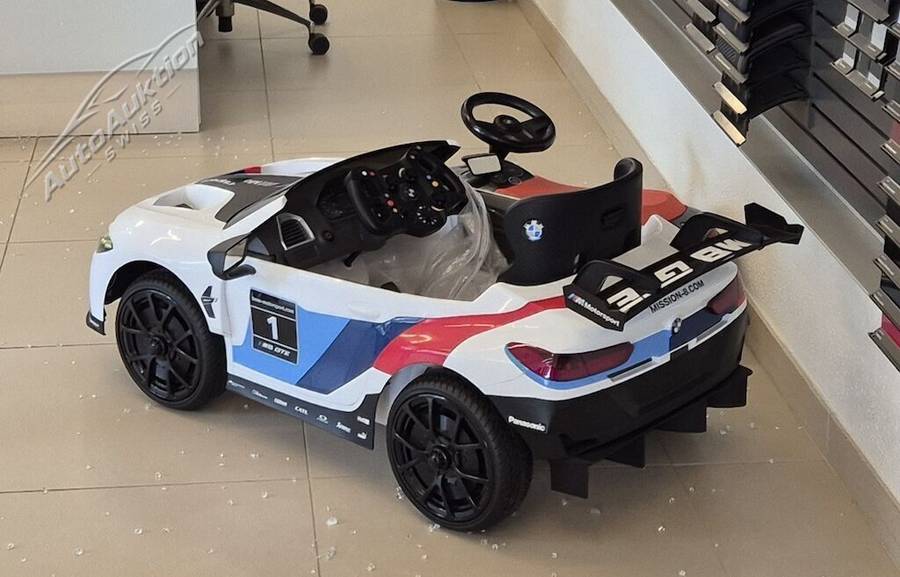 BMW SPIELZEUGAUTO M8 GTE RACING, 12V, RC Elektrofahrzeug für Kinder Weiß
