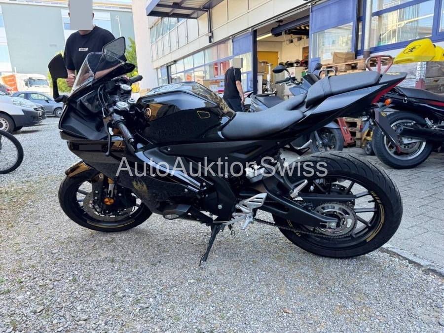 YAMAHA YZF125-A, 15 PS