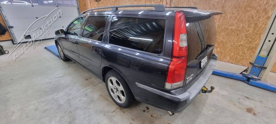 VOLVO V70 D5