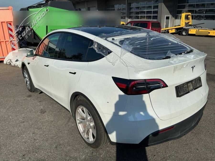 Tesla Model Y , 347 PS