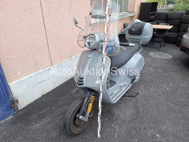 Piaggio VESPA GTS 300 HPE SUPER T Scooter