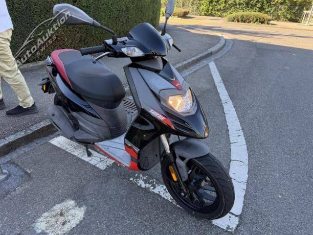 Aprilia SR Motard 125 CBR 125 R (JC 34)