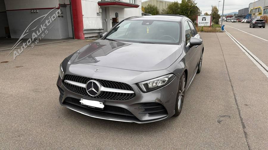 MERCEDES-BENZ A 200 AMG Line