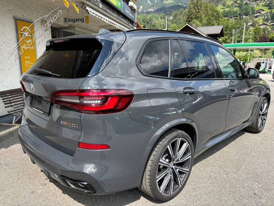 BMW X5 M50i
