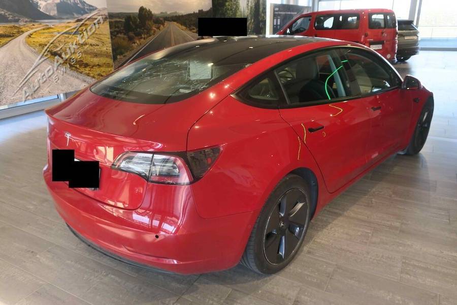 TESLA MODEL 3