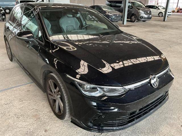 VW Golf VIII  1.5 eTSI R-Line DSG