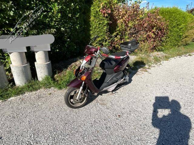 Yamaha Neo`s YN 100 .