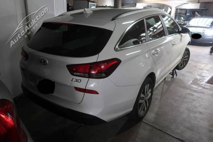 HYUNDAI I30 1.6 CRDI AMPLIA