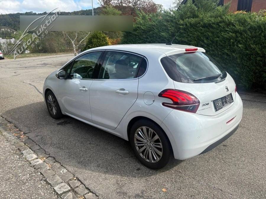 PEUGEOT 208 1.2i STT, 110 PS