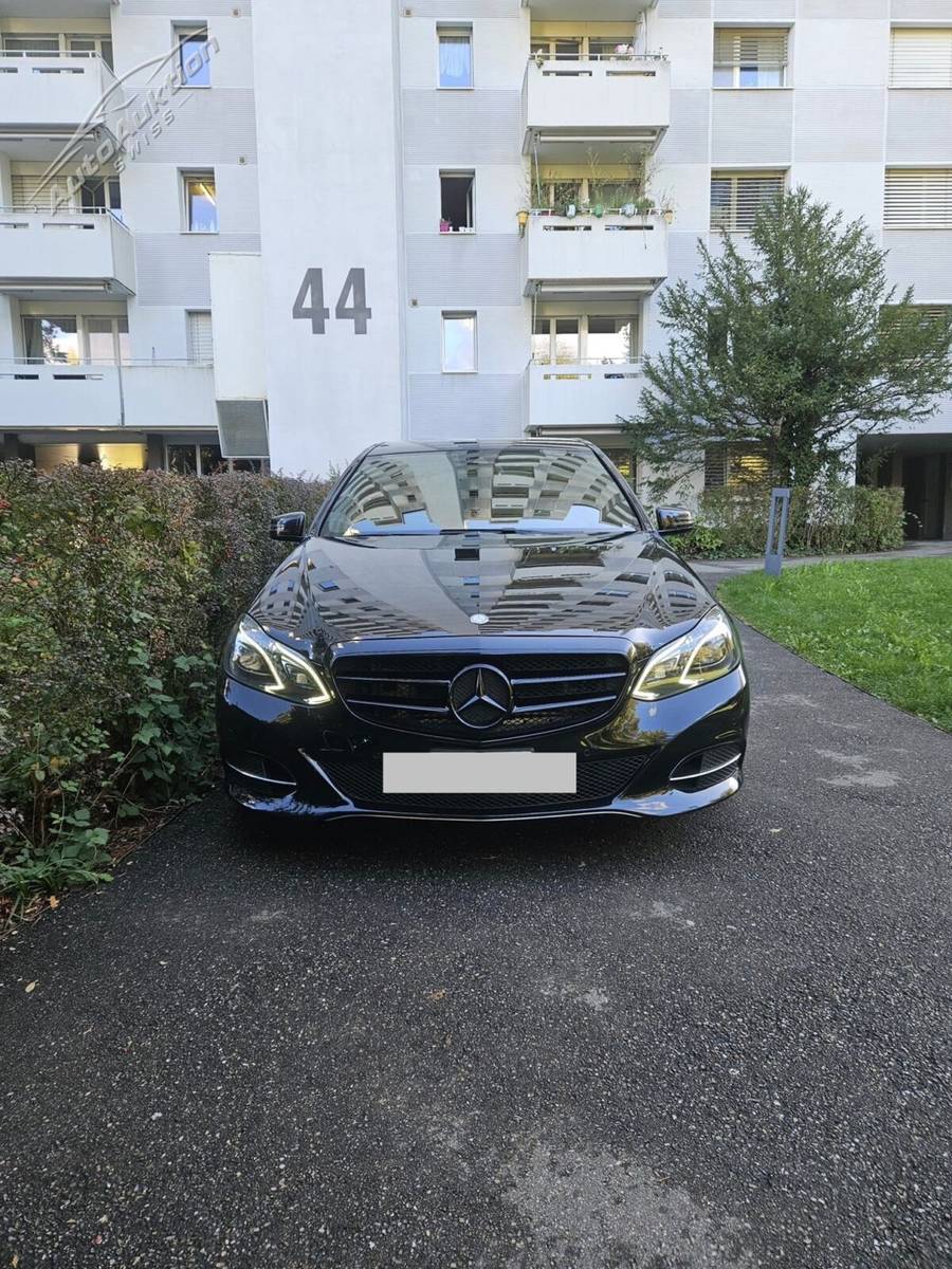 MERCEDES-BENZ E 220