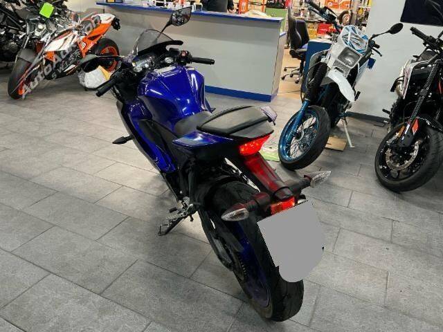 Yamaha YZF-R125 .